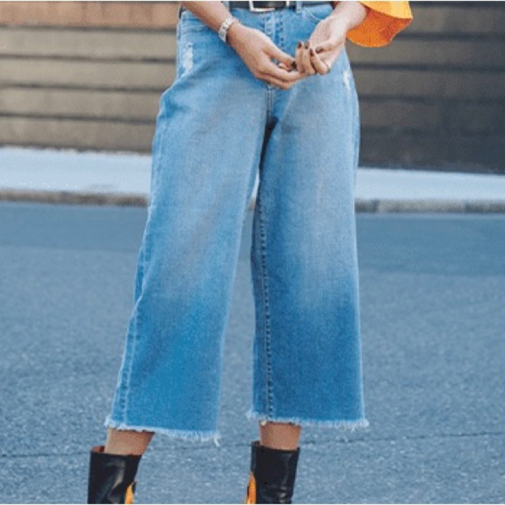 UNIQLO high rise wide cropped jeans 25in